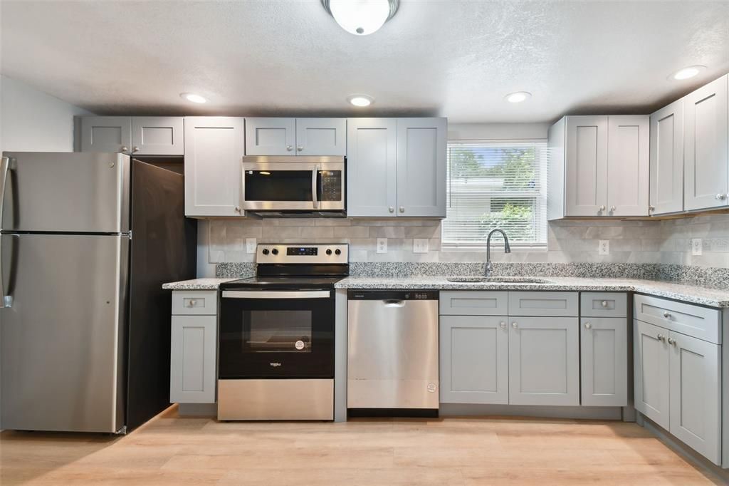 For Rent: $1,795 (2 beds, 1 baths, 946 Square Feet)