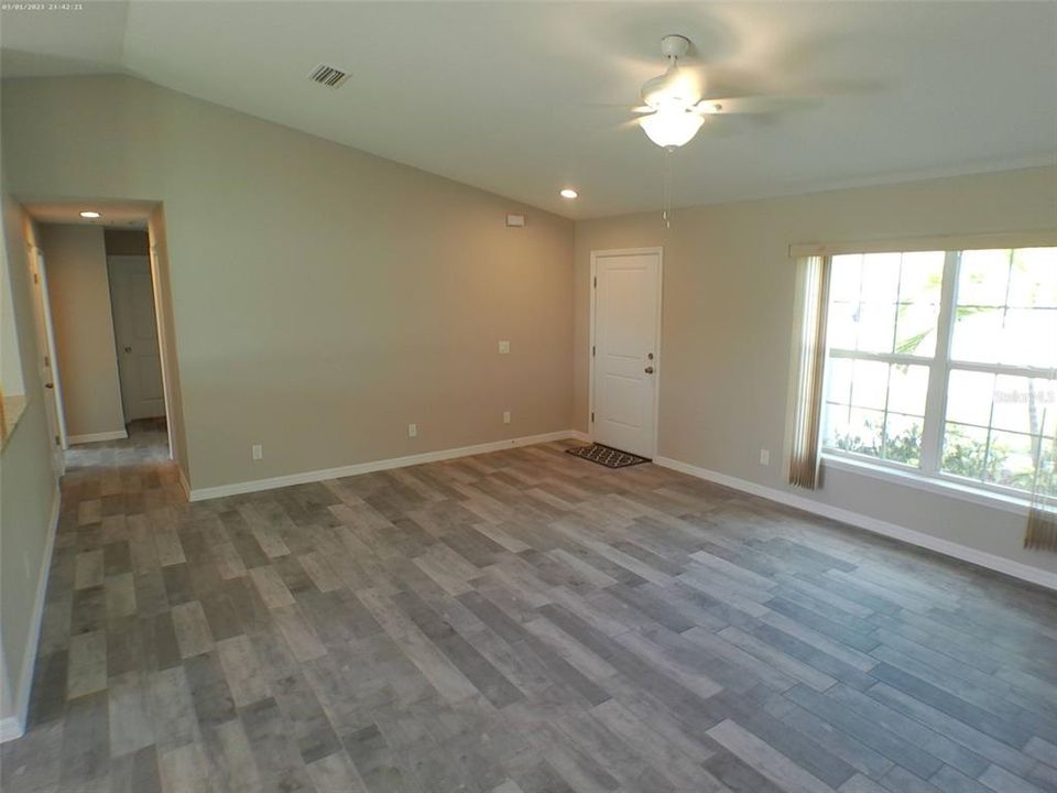 For Sale: $371,900 (3 beds, 2 baths, 1613 Square Feet)