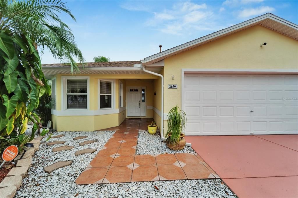 For Sale: $319,900 (2 beds, 2 baths, 1734 Square Feet)