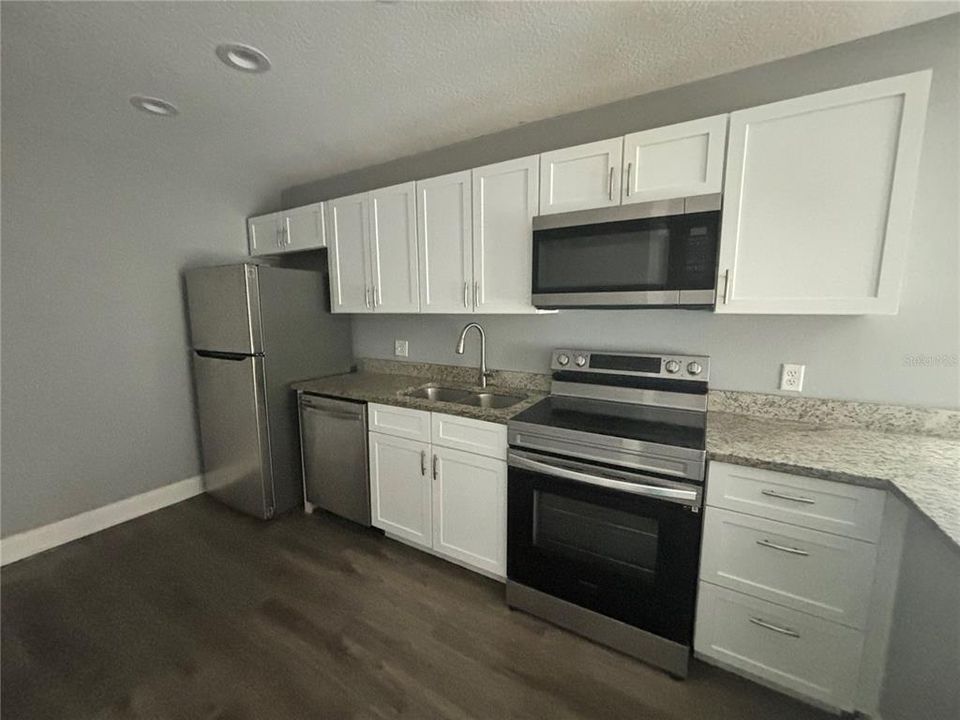 For Rent: $1,700 (3 beds, 2 baths, 1100 Square Feet)