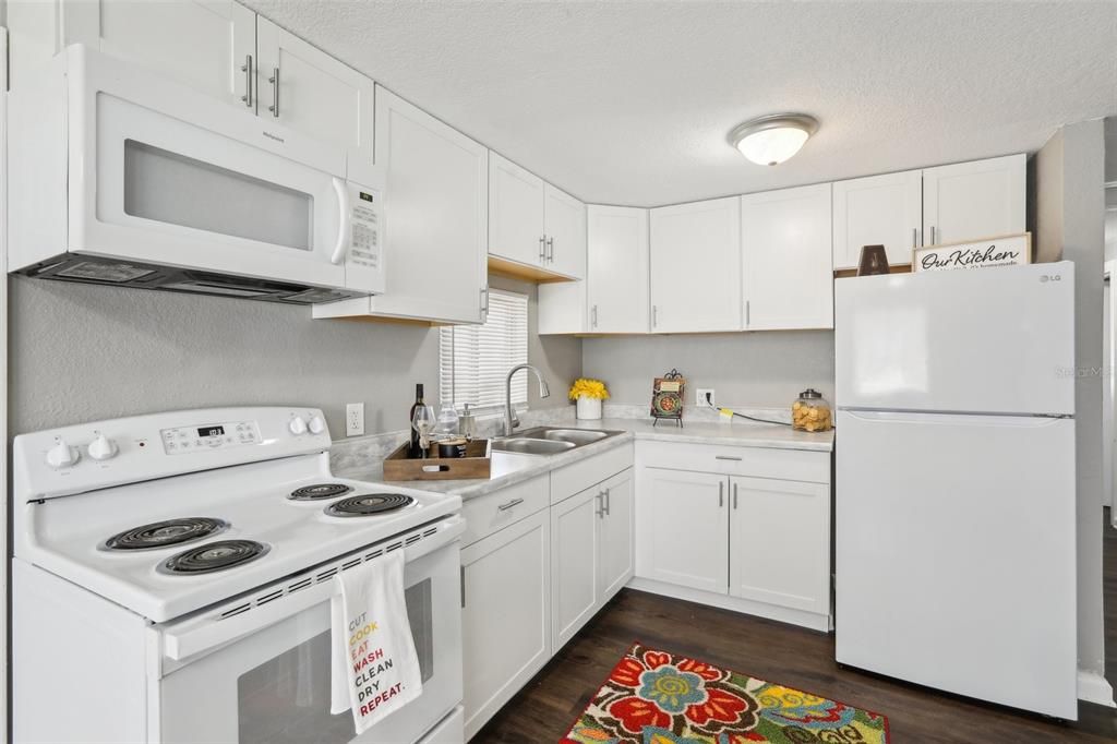 For Sale: $349,000 (3 beds, 2 baths, 1464 Square Feet)