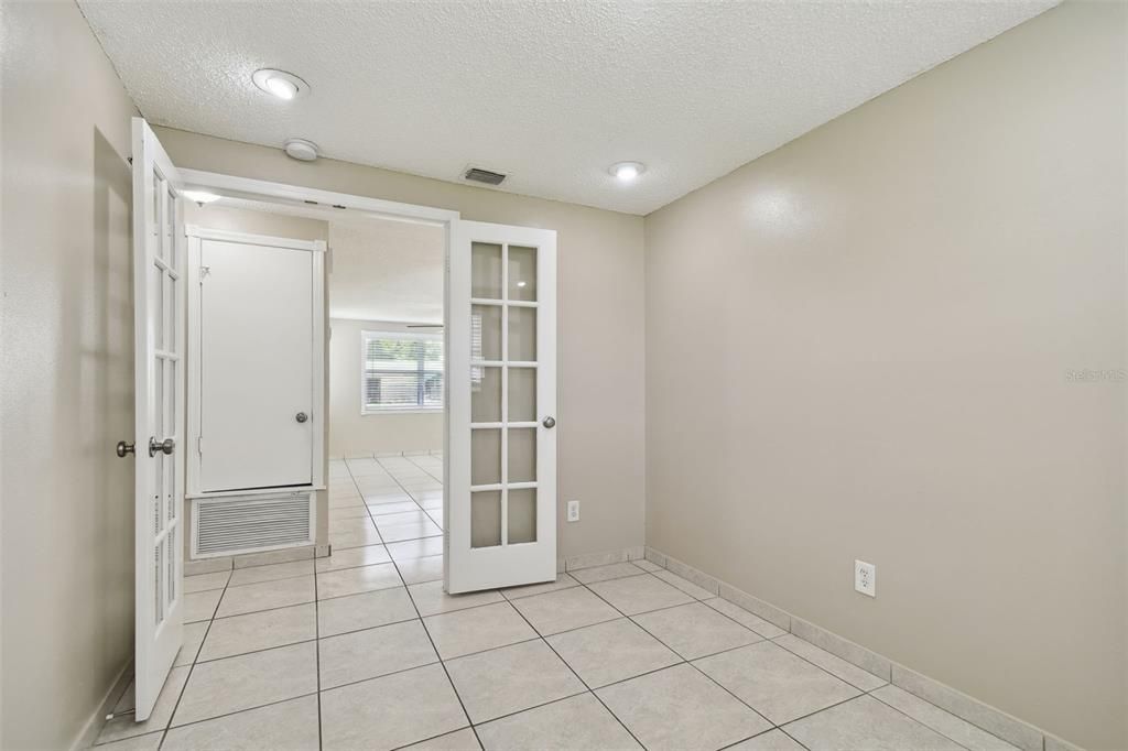 For Sale: $359,900 (2 beds, 2 baths, 1096 Square Feet)