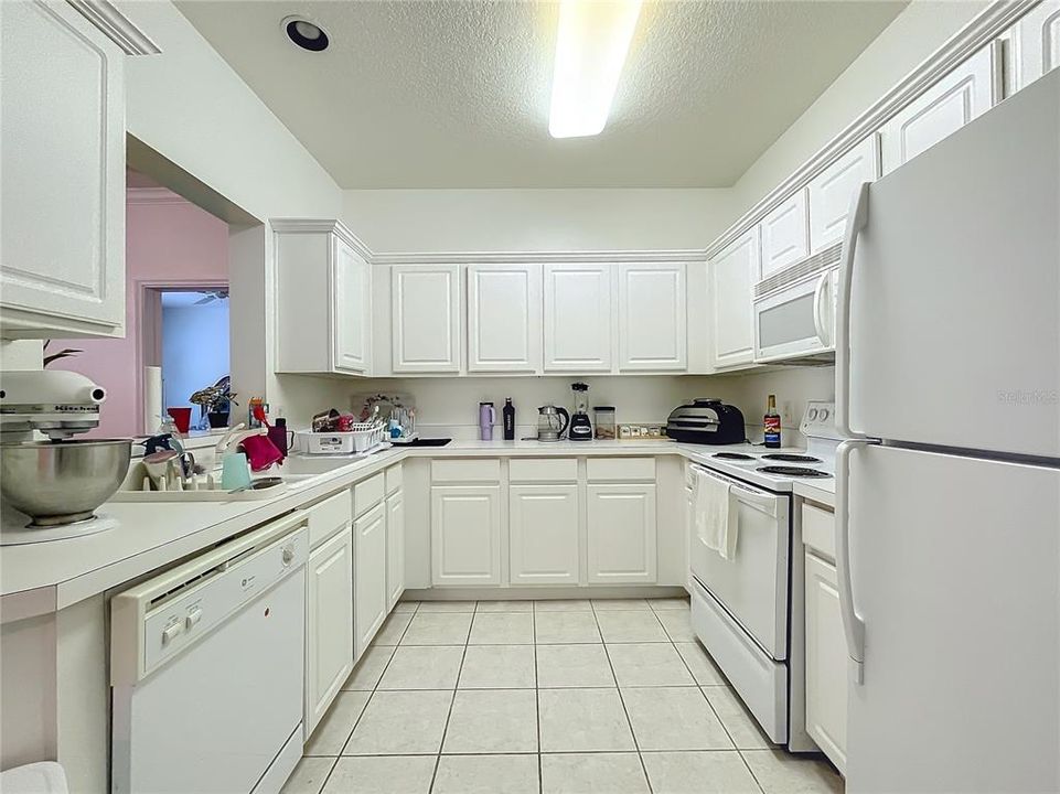 For Sale: $225,000 (2 beds, 2 baths, 1186 Square Feet)