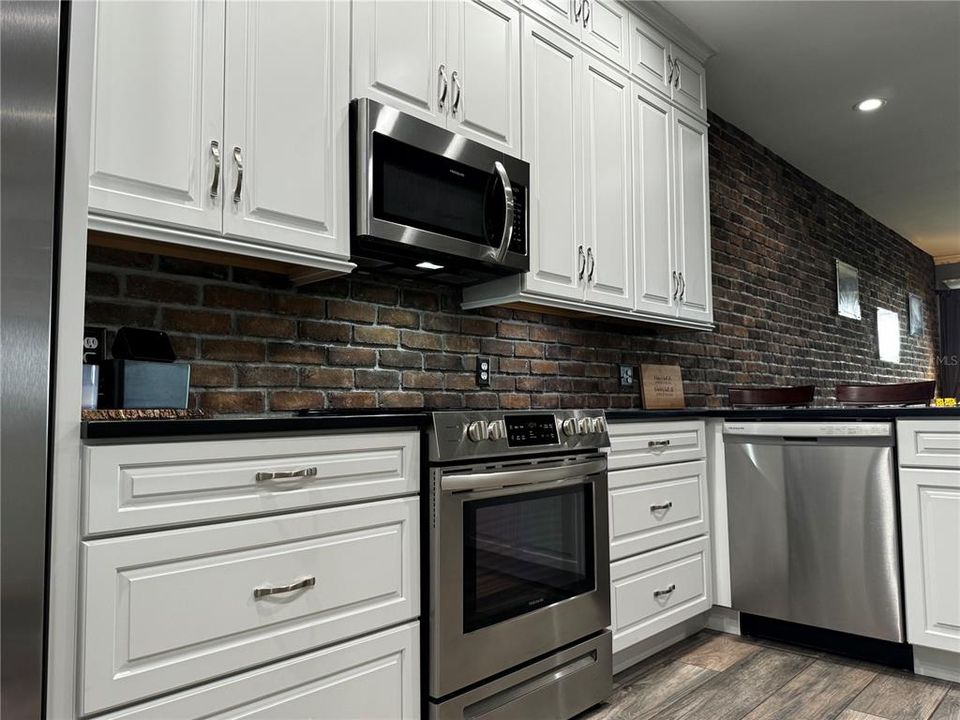 Overhauled kitchen with Cabinets to the ceiling