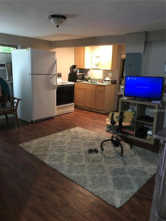 For Rent: $1,099 (2 beds, 1 baths, 1000 Square Feet)