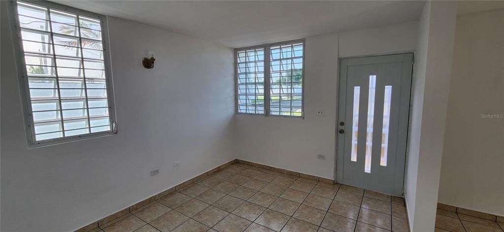 Activo con contrato: $158,000 (3 camas, 2 baños, 875 Pies cuadrados)