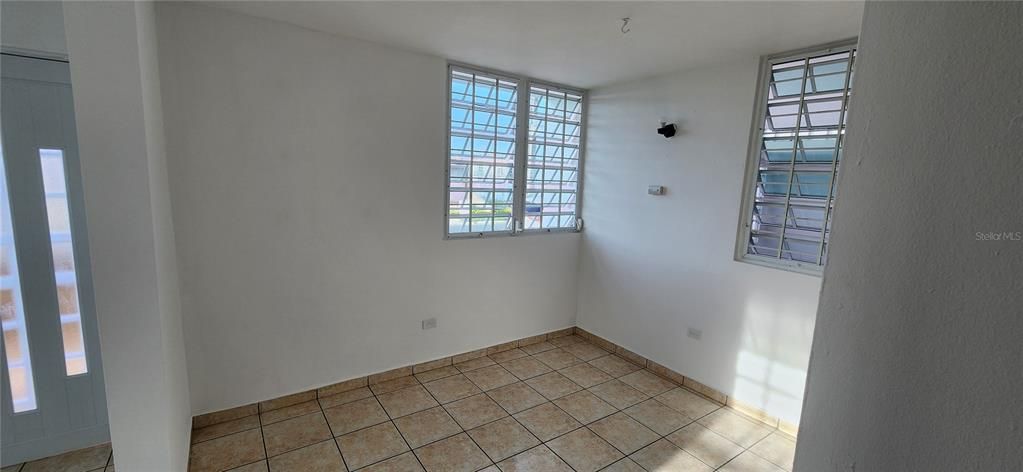 Activo con contrato: $158,000 (3 camas, 2 baños, 875 Pies cuadrados)