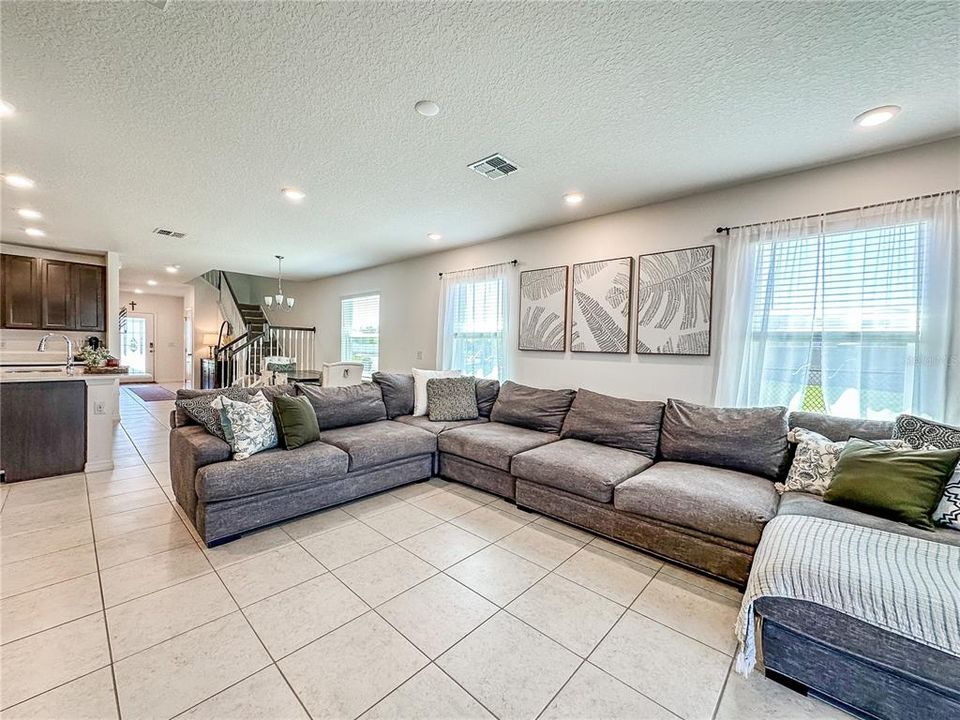 Active With Contract: $2,400 (4 beds, 2 baths, 2155 Square Feet)