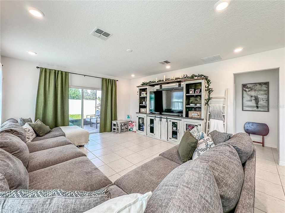 Active With Contract: $2,400 (4 beds, 2 baths, 2155 Square Feet)