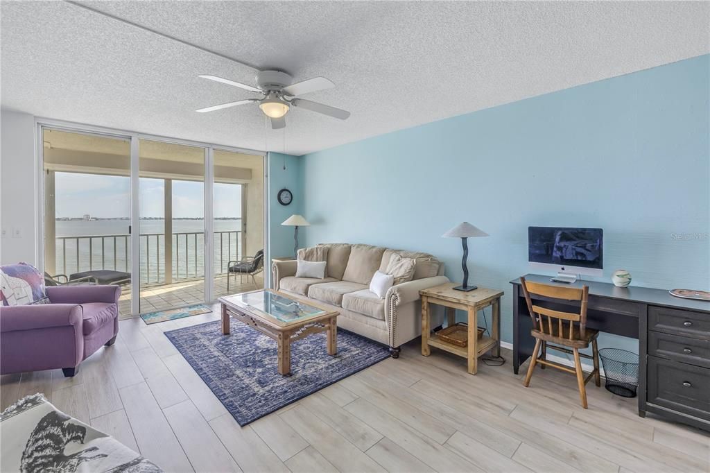 Active With Contract: $415,000 (2 beds, 2 baths, 1255 Square Feet)