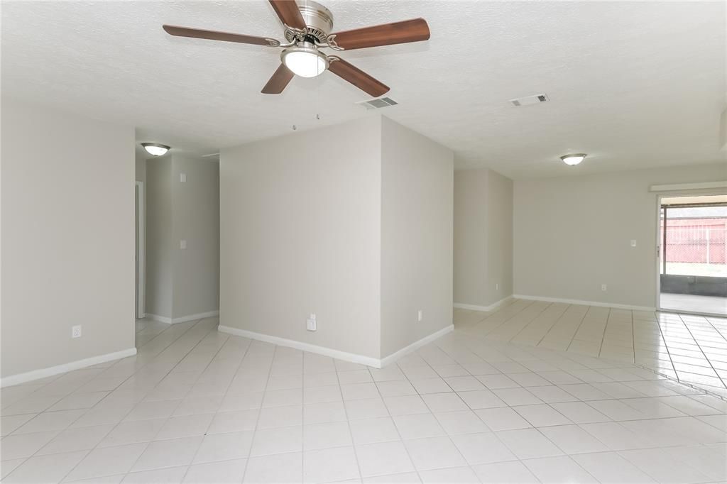 For Rent: $2,455 (3 beds, 2 baths, 1580 Square Feet)