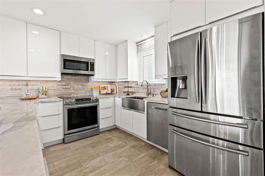 Active With Contract: $3,650 (2 beds, 2 baths, 1200 Square Feet)