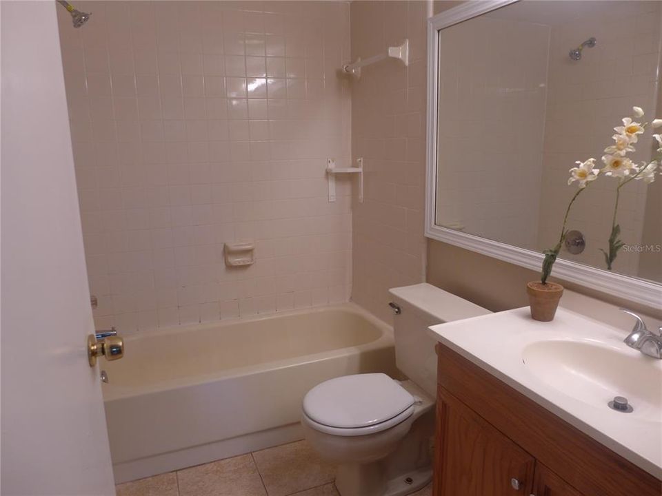 For Sale: $167,000 (2 beds, 2 baths, 912 Square Feet)