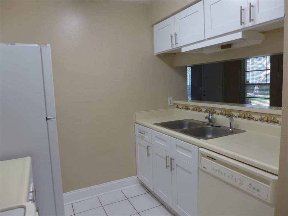 For Sale: $167,000 (2 beds, 2 baths, 912 Square Feet)