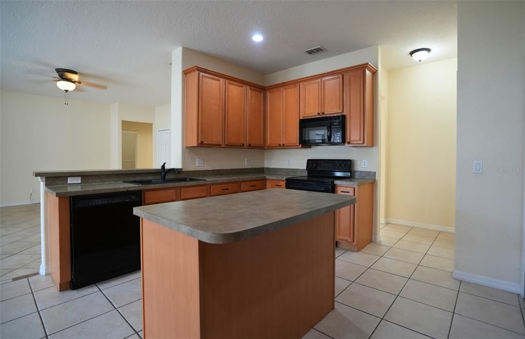 Active With Contract: $2,600 (4 beds, 3 baths, 2577 Square Feet)