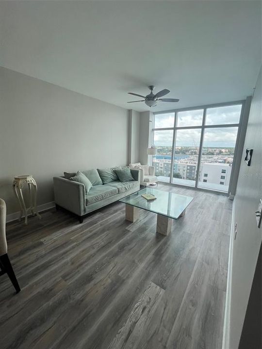 Active With Contract: $2,600 (2 beds, 1 baths, 1050 Square Feet)