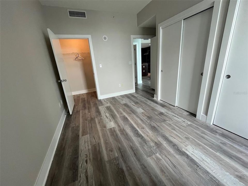 Active With Contract: $2,600 (2 beds, 1 baths, 1050 Square Feet)