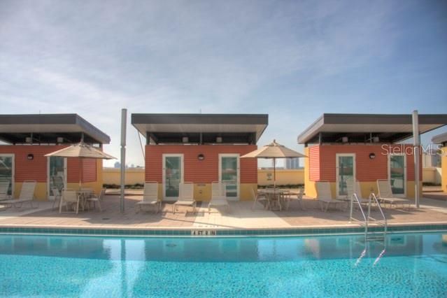 Active With Contract: $2,600 (2 beds, 1 baths, 1050 Square Feet)