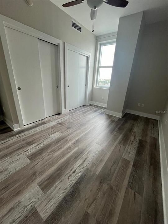 Active With Contract: $2,600 (2 beds, 1 baths, 1050 Square Feet)