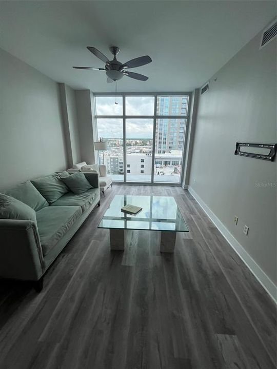 Active With Contract: $2,600 (2 beds, 1 baths, 1050 Square Feet)