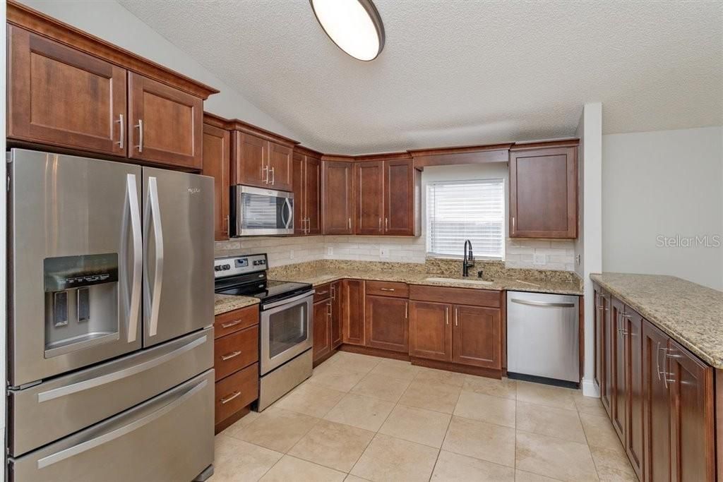 For Rent: $2,547 (4 beds, 2 baths, 1929 Square Feet)