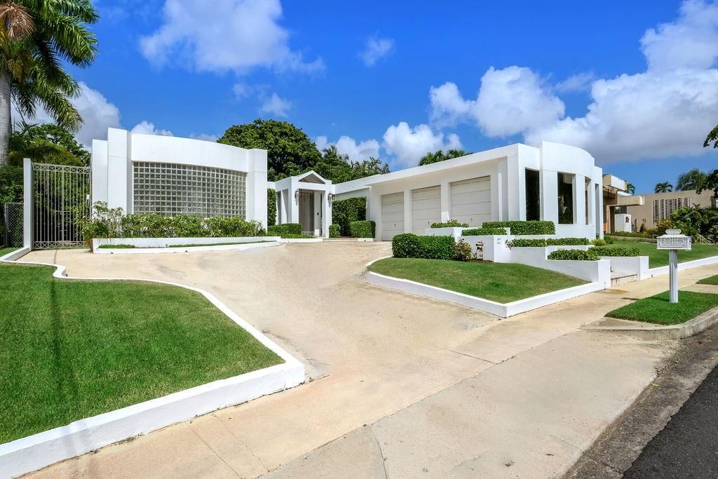 Vendido Recientemente: $1,685,000 (5 camas, 3 baños, 5475 Pies cuadrados)