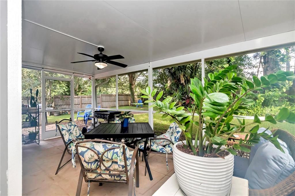 For Sale: $305,000 (3 beds, 2 baths, 1621 Square Feet)