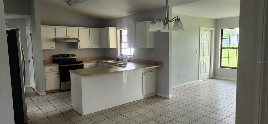 For Rent: $1,650 (3 beds, 2 baths, 1676 Square Feet)