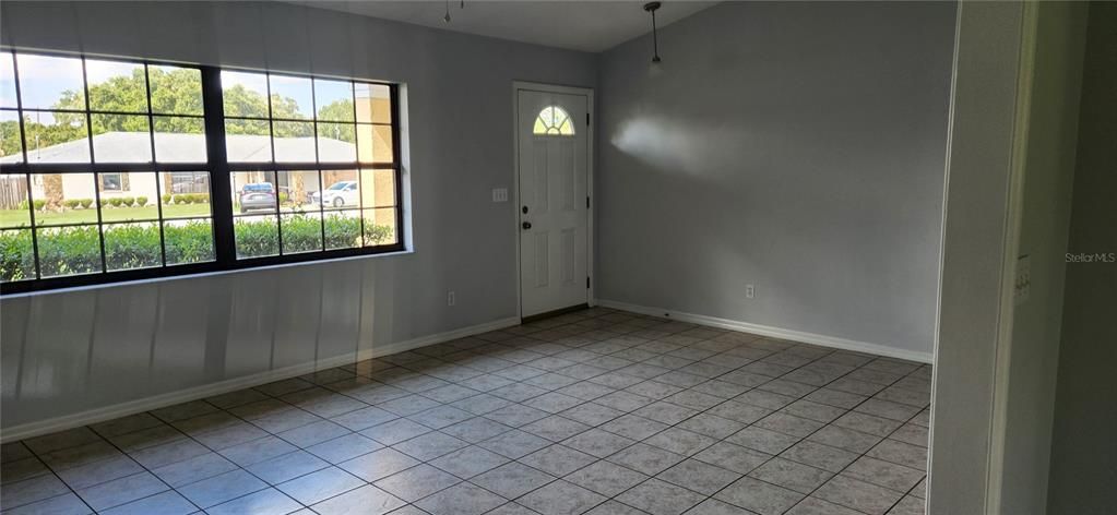 For Rent: $1,650 (3 beds, 2 baths, 1676 Square Feet)