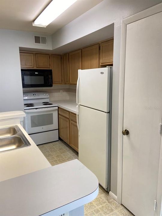 For Rent: $1,325 (1 beds, 1 baths, 823 Square Feet)