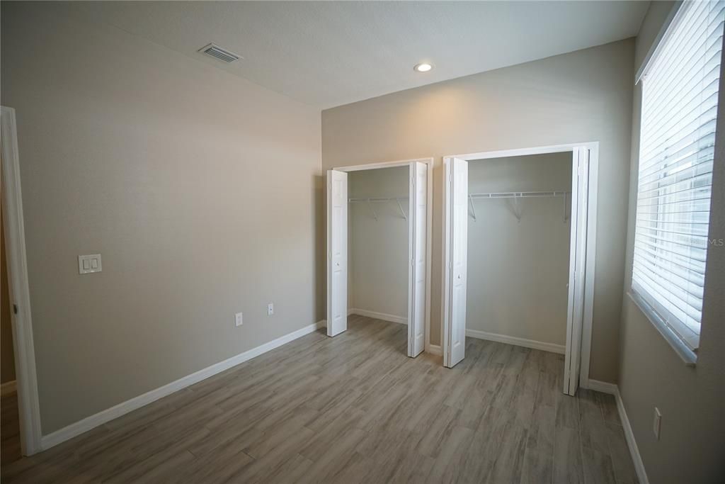 Active With Contract: $2,500 (3 beds, 3 baths, 1352 Square Feet)