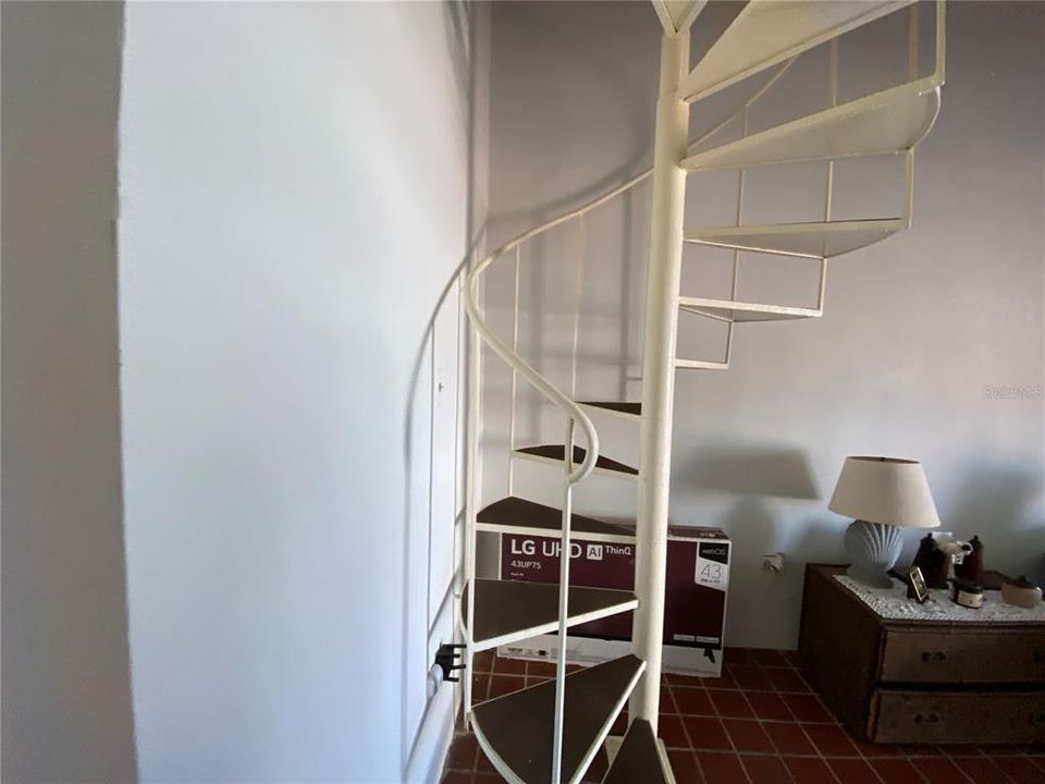 Spiral Stairs to Mezzanie