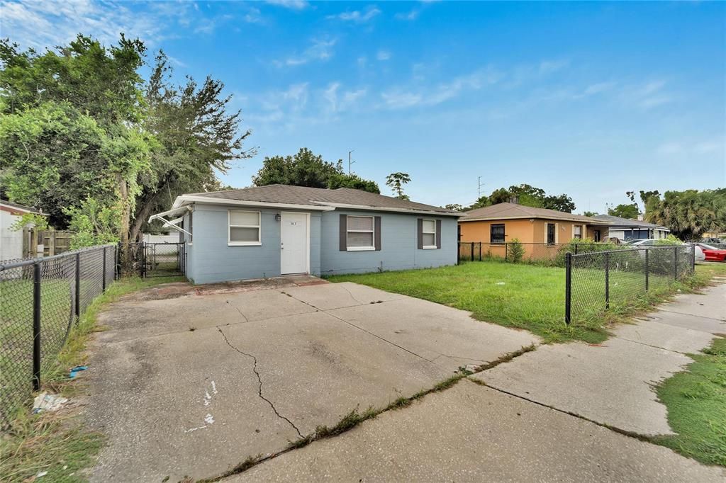 For Sale: $250,000 (3 beds, 1 baths, 912 Square Feet)