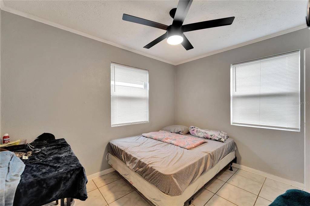 For Sale: $250,000 (3 beds, 1 baths, 912 Square Feet)