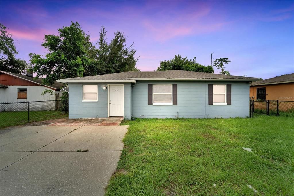 For Sale: $250,000 (3 beds, 1 baths, 912 Square Feet)