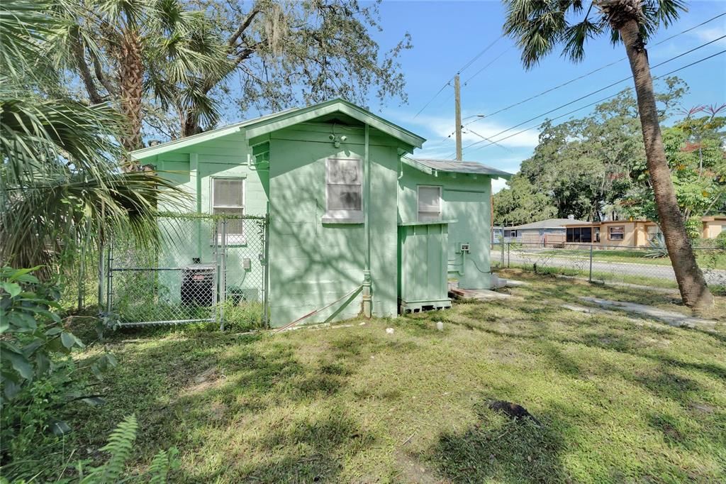 For Sale: $195,000 (2 beds, 1 baths, 680 Square Feet)