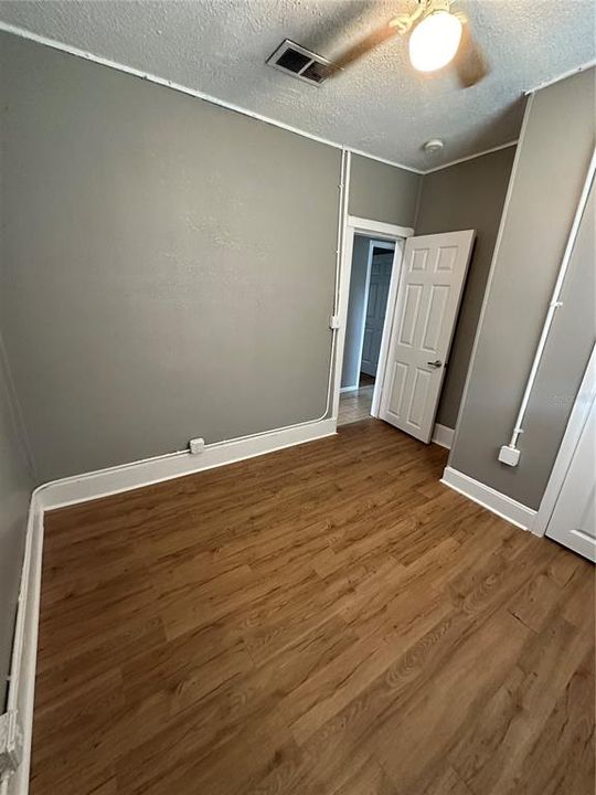 For Rent: $1,450 (3 beds, 1 baths, 792 Square Feet)