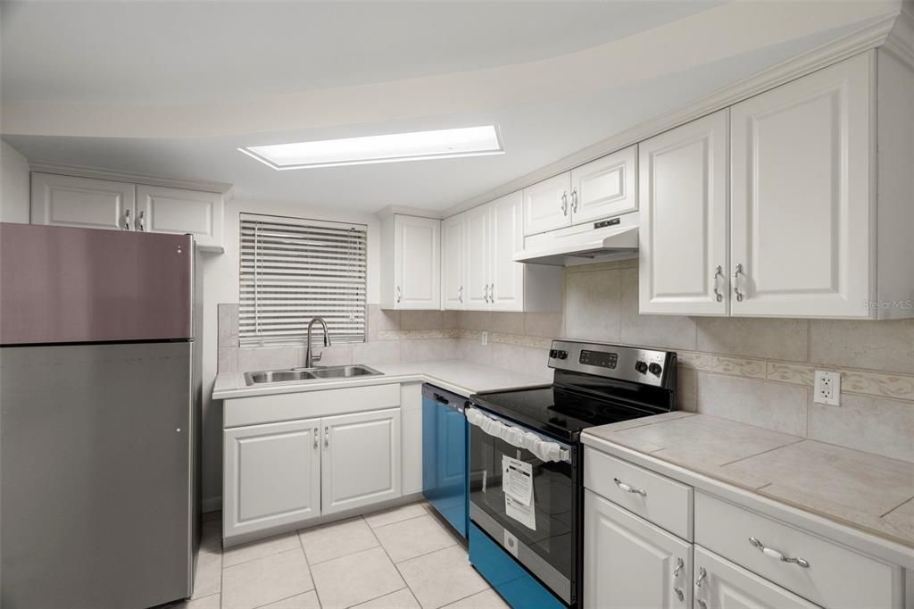 For Sale: $265,000 (2 beds, 2 baths, 1128 Square Feet)