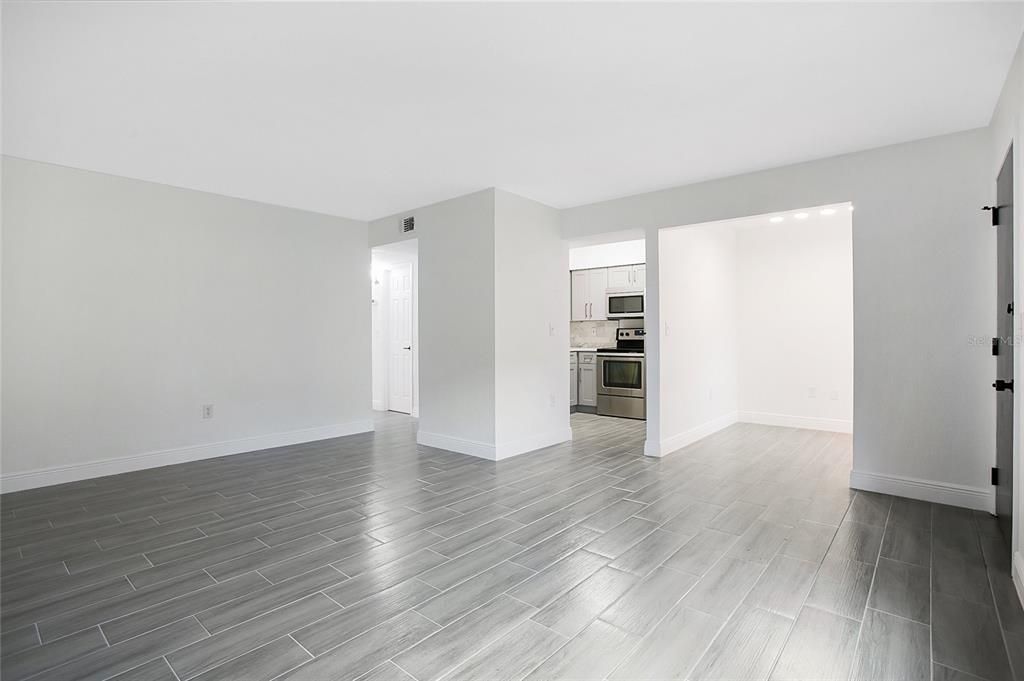 Active With Contract: $1,700 (3 beds, 2 baths, 700 Square Feet)