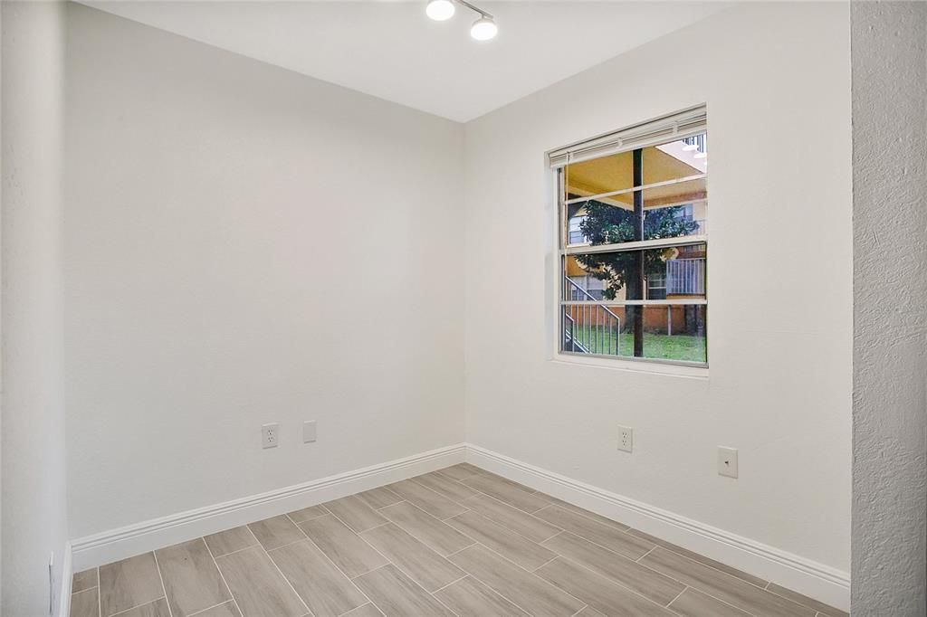 Active With Contract: $1,700 (3 beds, 2 baths, 700 Square Feet)