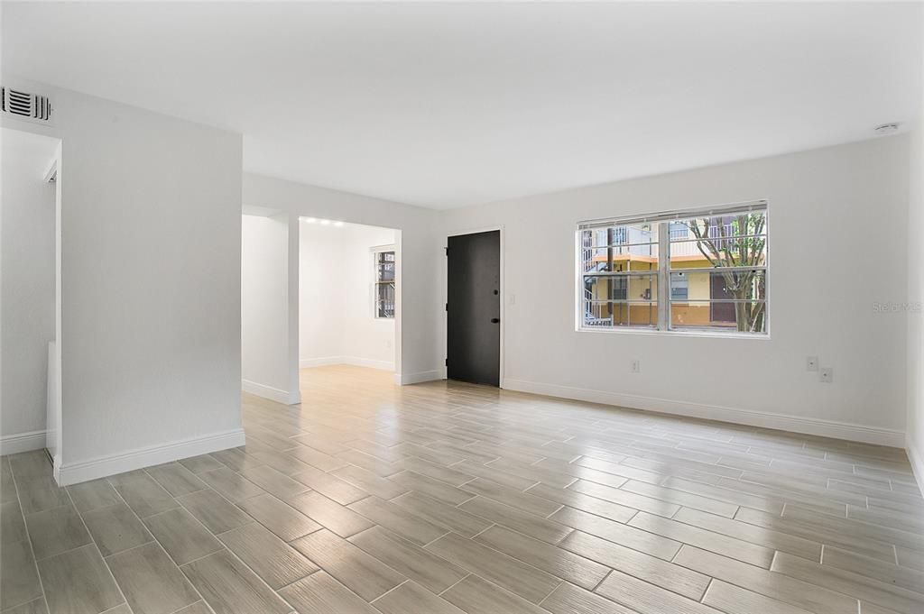 Active With Contract: $1,700 (3 beds, 2 baths, 700 Square Feet)