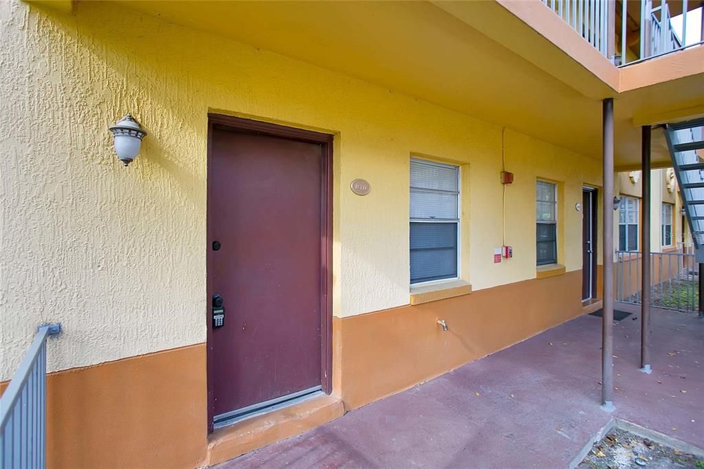 Active With Contract: $1,700 (3 beds, 2 baths, 700 Square Feet)