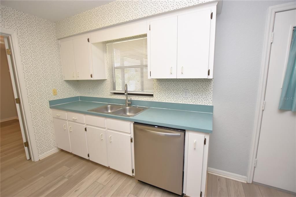 For Rent: $1,850 (3 beds, 2 baths, 1281 Square Feet)