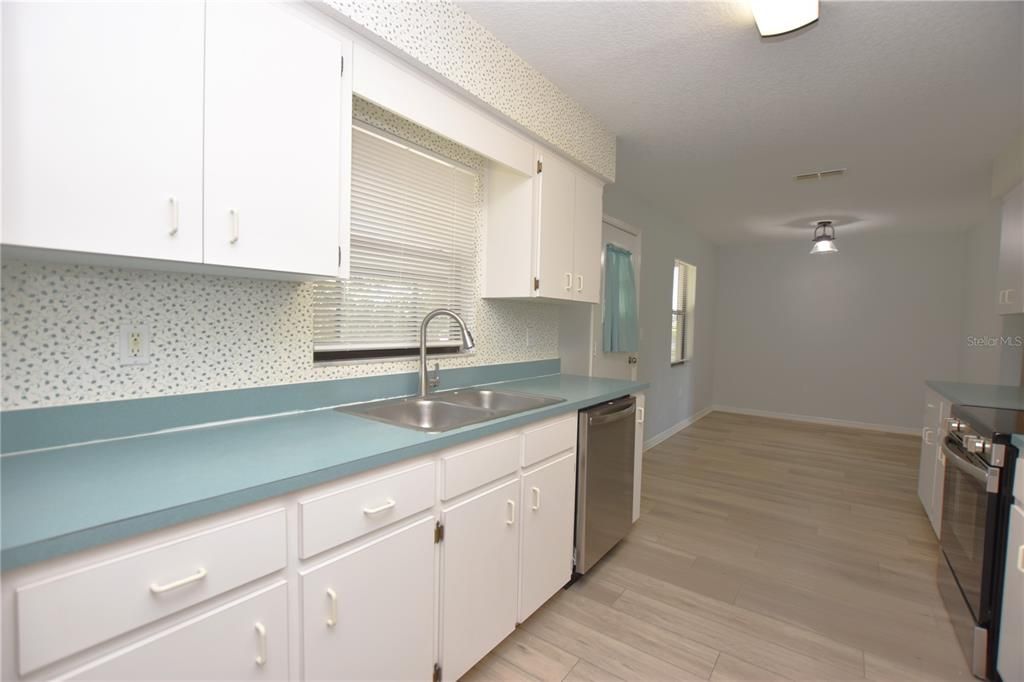 For Rent: $1,850 (3 beds, 2 baths, 1281 Square Feet)