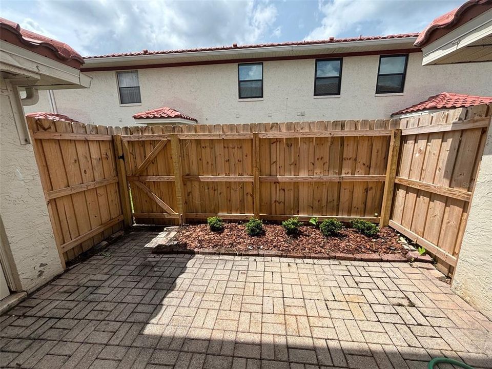 PRIVATE FENCED PATIO