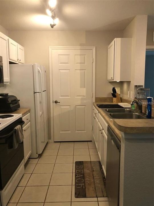 For Rent: $1,800 (2 beds, 2 baths, 928 Square Feet)