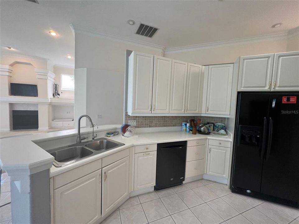 For Rent: $3,950 (4 beds, 3 baths, 3260 Square Feet)