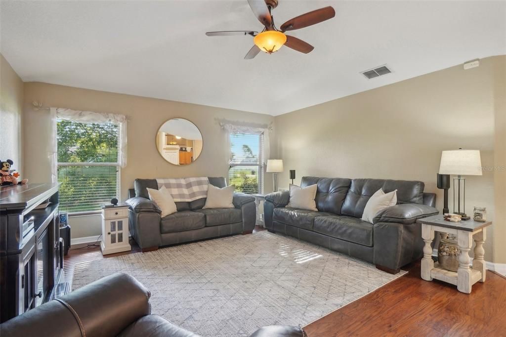 Active With Contract: $539,000 (4 beds, 2 baths, 2463 Square Feet)