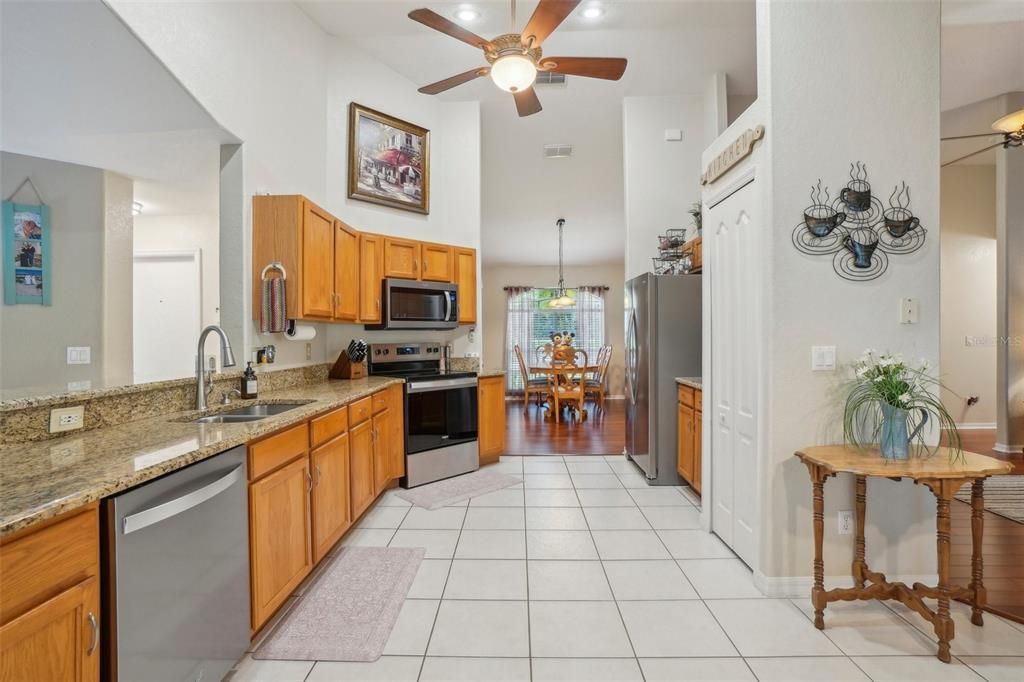 Active With Contract: $539,000 (4 beds, 2 baths, 2463 Square Feet)