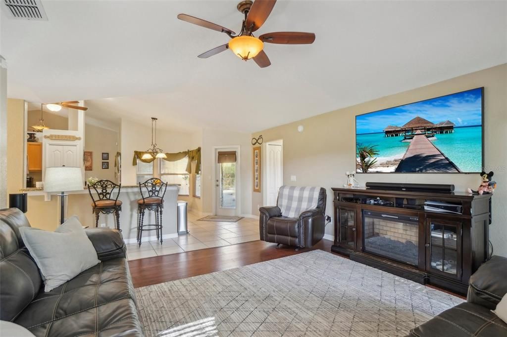 Active With Contract: $539,000 (4 beds, 2 baths, 2463 Square Feet)